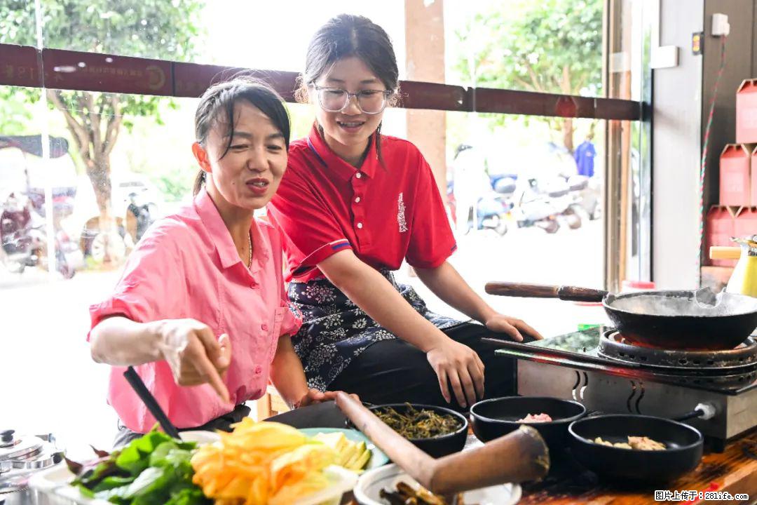 全网追的“扁担女孩”,找了一份暑假工,时薪12元 - 唐山生活资讯 - 唐山28生活网 ts.28life.com