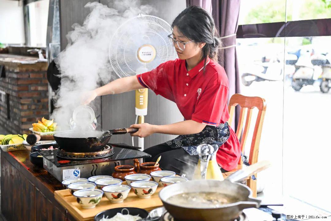 全网追的“扁担女孩”,找了一份暑假工,时薪12元 - 唐山生活资讯 - 唐山28生活网 ts.28life.com